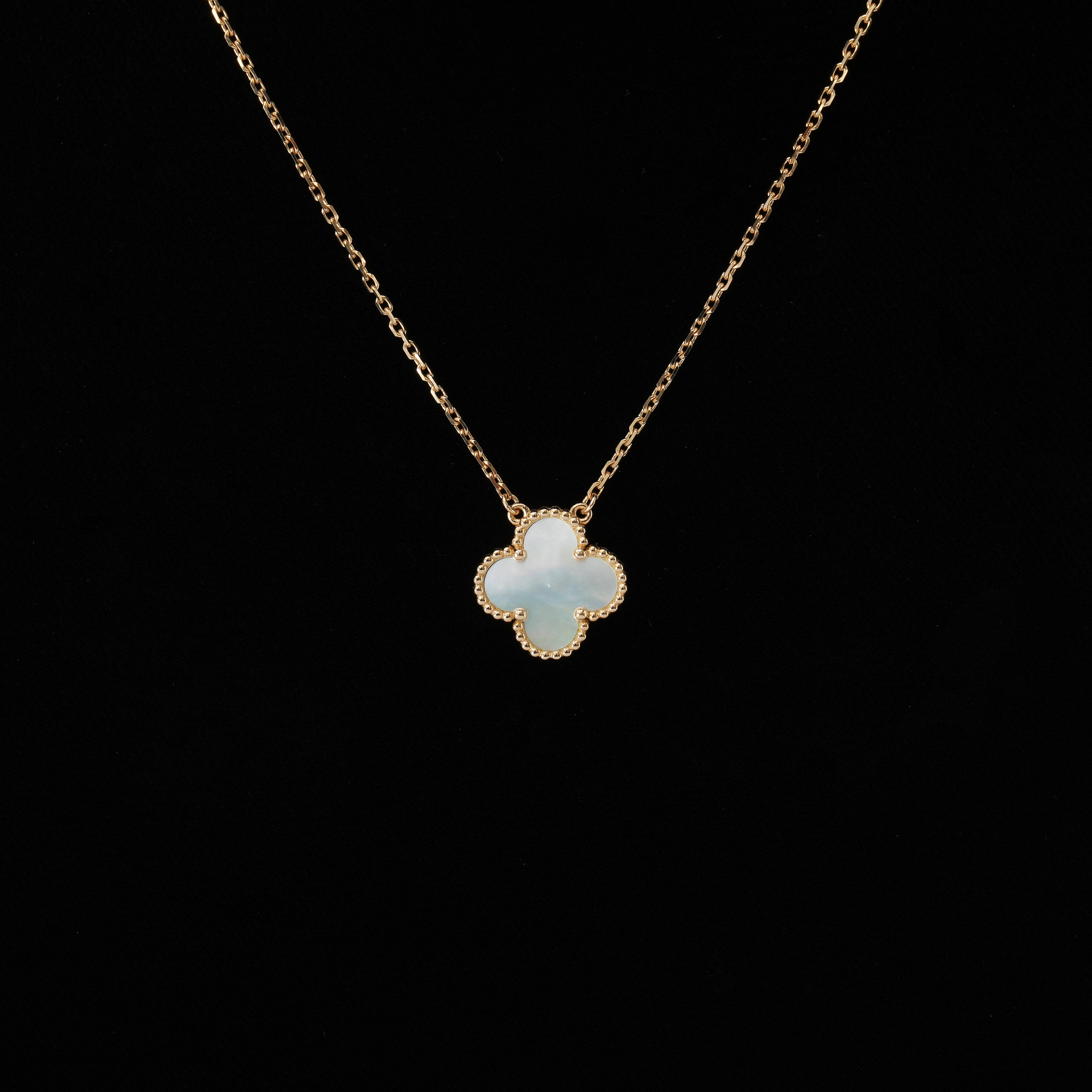 Van Cleef & Arpels(USED)반클리프앤아펠 알함브라 마더오브펄 네크리스